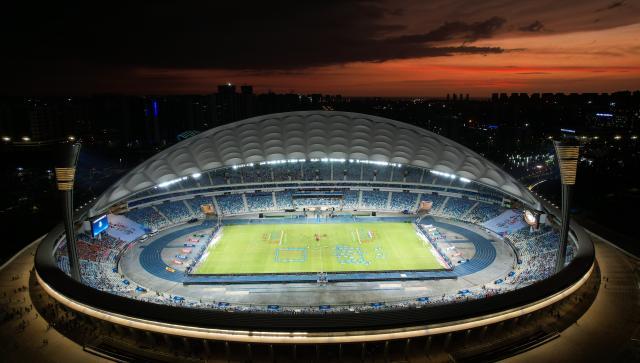 马德兴：​中超回来了！应感谢来之不易的雪中送炭！